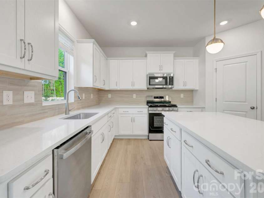 512 Willoughby Park Drive, Monroe, NC 28112.  MLS# CAR4401345, YatesRealty ID 35767. Kitchen