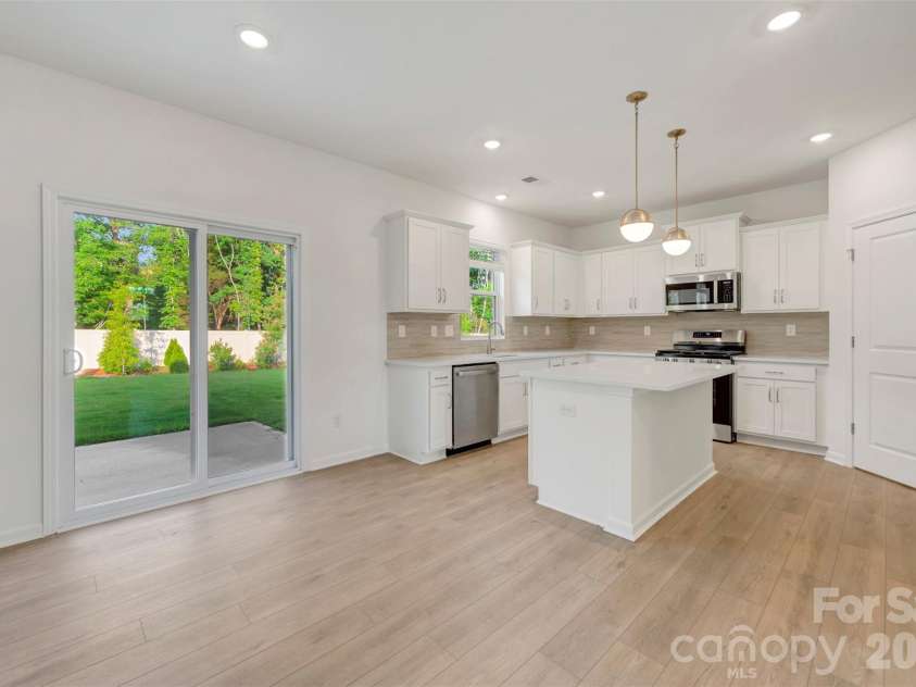 512 Willoughby Park Drive, Monroe, NC 28112.  MLS# CAR4401345, YatesRealty ID 35767. Kitchen