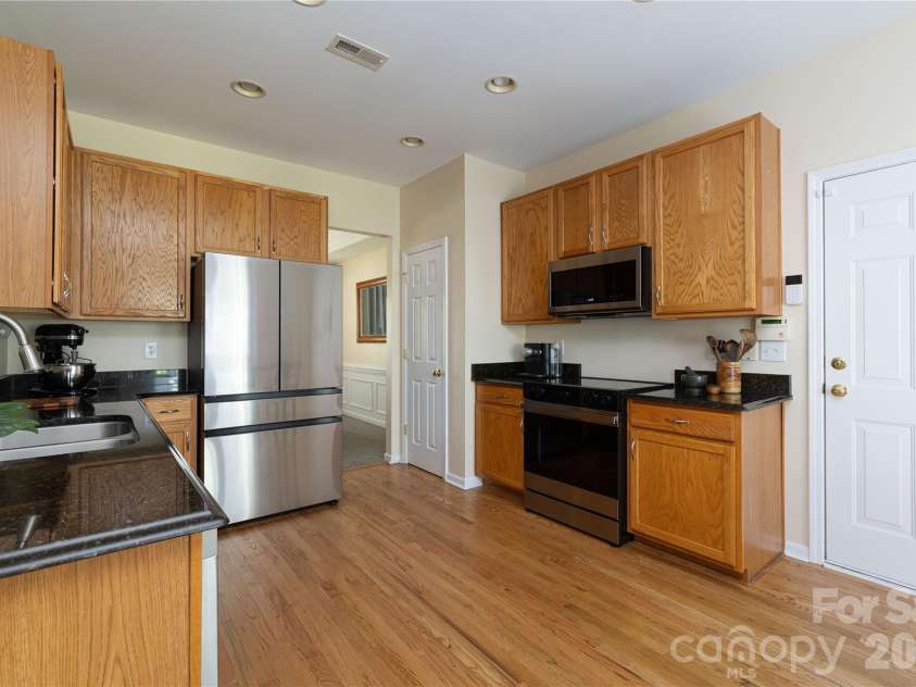 402 Abercairn Way, Waxhaw, NC 28173.  MLS# CAR4401794, YatesRealty ID 35768. 