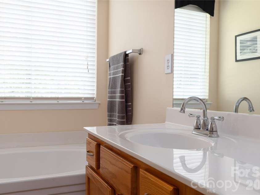 402 Abercairn Way, Waxhaw, NC 28173.  MLS# CAR4401794, YatesRealty ID 35768. 