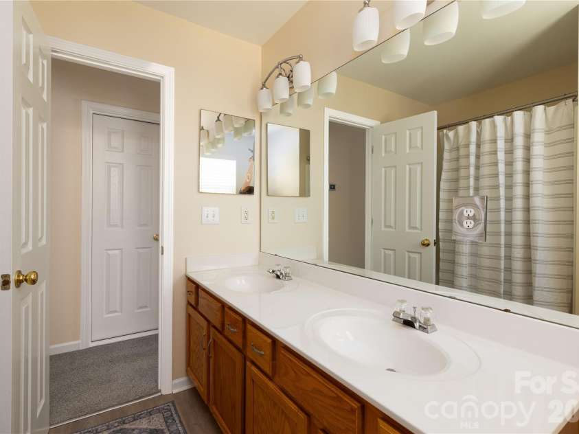 402 Abercairn Way, Waxhaw, NC 28173.  MLS# CAR4401794, YatesRealty ID 35768. 