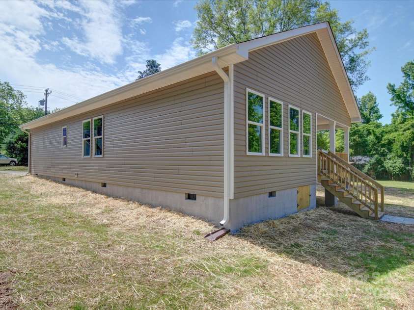 406 White Store Road, Wadesboro, NC 28170.  MLS# CAR4235744, YatesRealty ID 3577. 