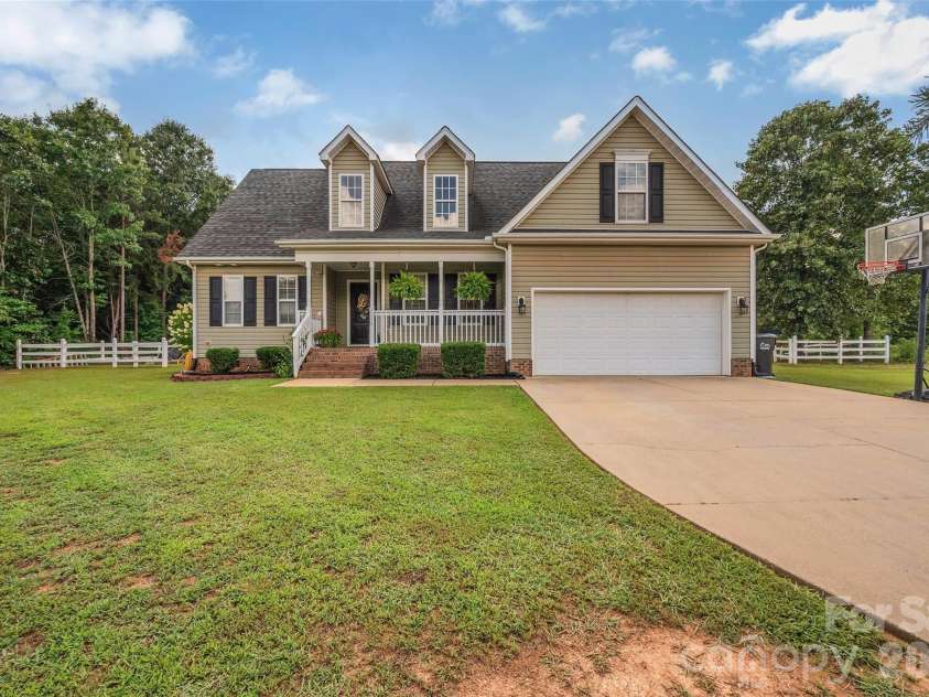 2114 Pinnacle View Drive, Kings Mountain, NC 28086.  MLS# CAR4401089, YatesRealty ID 35772. 