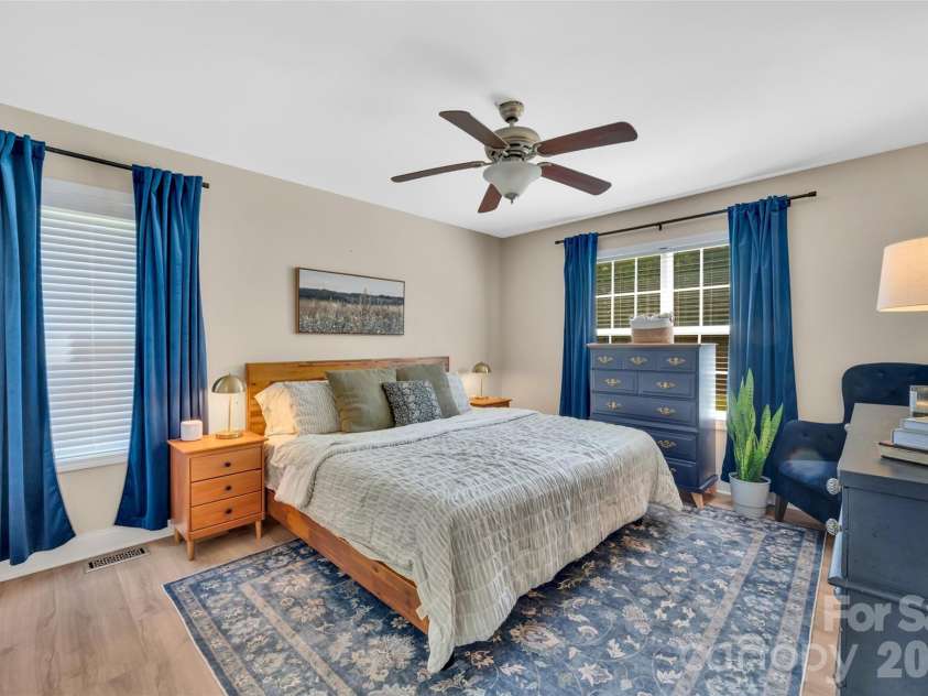 2114 Pinnacle View Drive, Kings Mountain, NC 28086.  MLS# CAR4401089, YatesRealty ID 35772. 