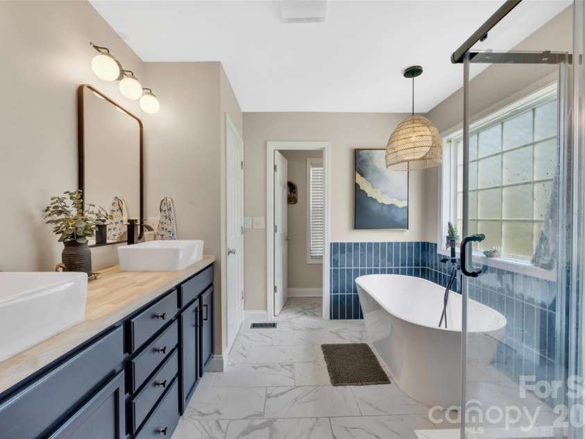 2114 Pinnacle View Drive, Kings Mountain, NC 28086.  MLS# CAR4401089, YatesRealty ID 35772. 
