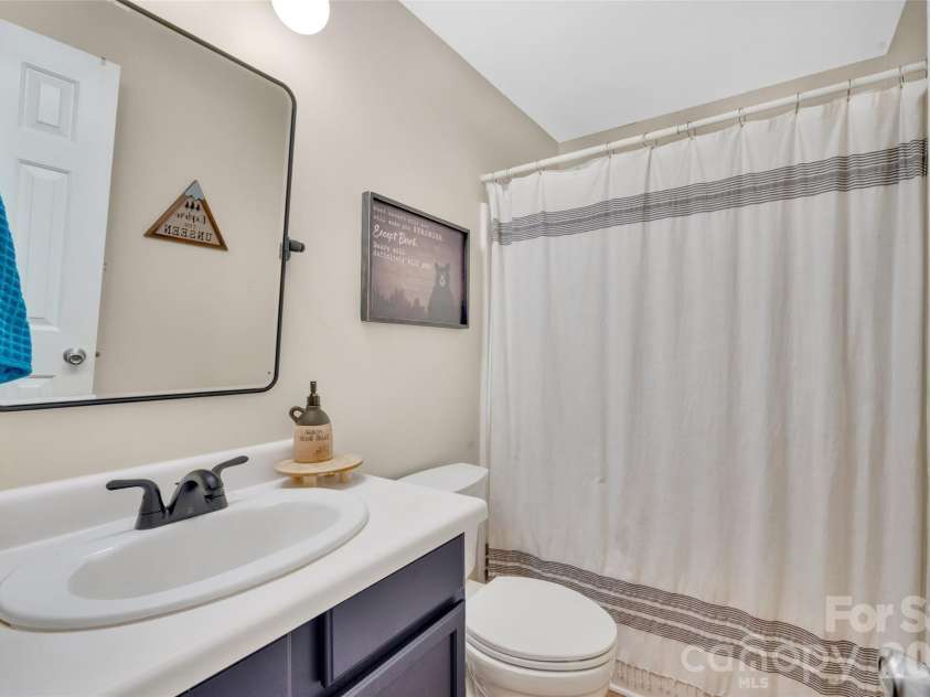 2114 Pinnacle View Drive, Kings Mountain, NC 28086.  MLS# CAR4401089, YatesRealty ID 35772. 