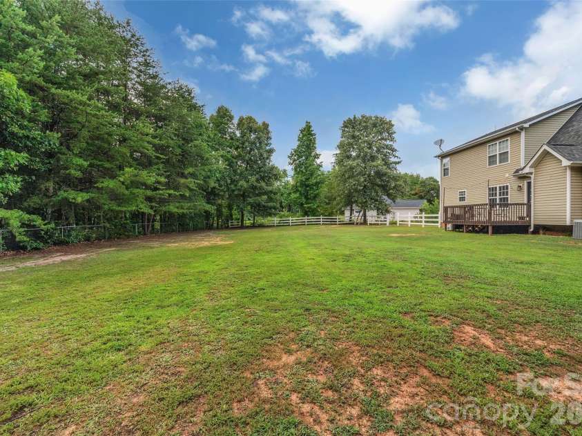 2114 Pinnacle View Drive, Kings Mountain, NC 28086.  MLS# CAR4401089, YatesRealty ID 35772. 