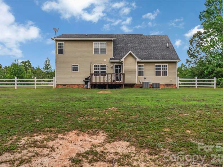 2114 Pinnacle View Drive, Kings Mountain, NC 28086.  MLS# CAR4401089, YatesRealty ID 35772. 