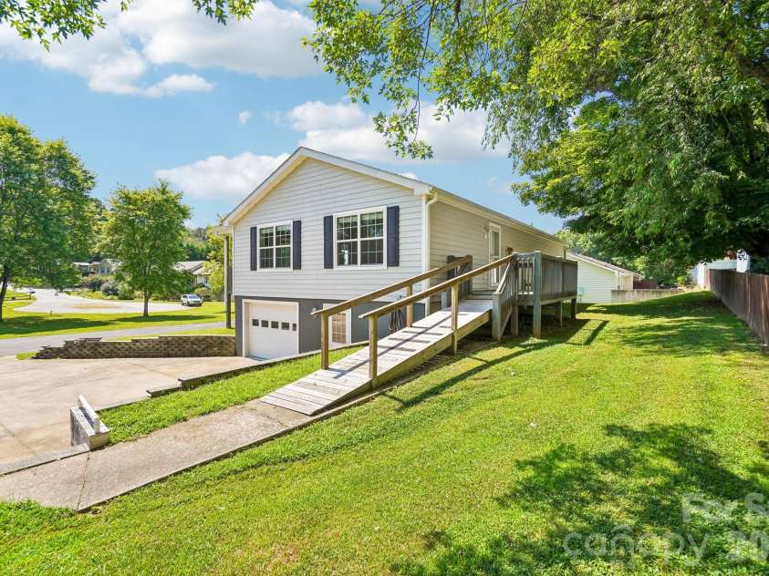 119 Meadow Lane, Horse Shoe, NC 28742.  MLS# CAR4401605, YatesRealty ID 35773. 