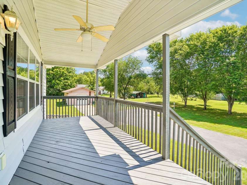 119 Meadow Lane, Horse Shoe, NC 28742.  MLS# CAR4401605, YatesRealty ID 35773. 
