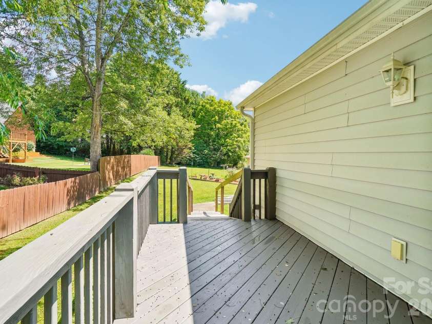 119 Meadow Lane, Horse Shoe, NC 28742.  MLS# CAR4401605, YatesRealty ID 35773. 