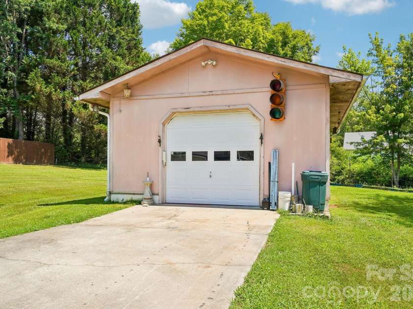 119 Meadow Lane, Horse Shoe, NC 28742.  MLS# CAR4401605, YatesRealty ID 35773. 