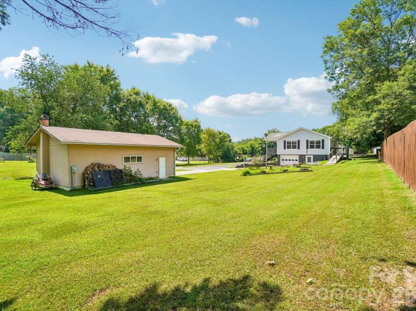 119 Meadow Lane, Horse Shoe, NC 28742.  MLS# CAR4401605, YatesRealty ID 35773. 