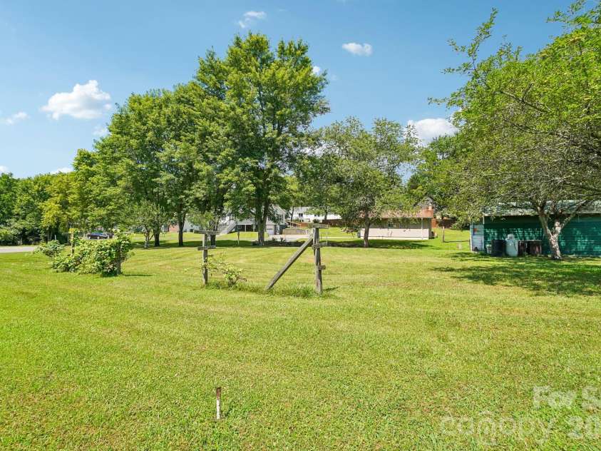 119 Meadow Lane, Horse Shoe, NC 28742.  MLS# CAR4401605, YatesRealty ID 35773. 