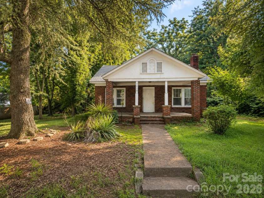 1316 35th Street, Charlotte, NC 28205.  MLS# CAR4399811, YatesRealty ID 35774. 