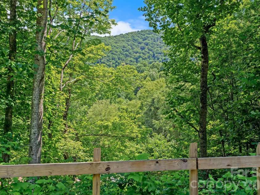 62 Robin Lane, Waynesville, NC 28786.  MLS# CAR4401765, YatesRealty ID 35775. 