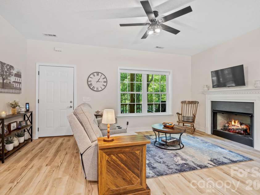 62 Robin Lane, Waynesville, NC 28786.  MLS# CAR4401765, YatesRealty ID 35775. 