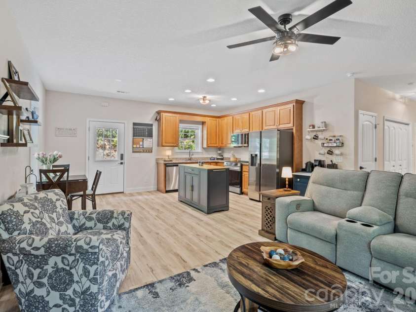 62 Robin Lane, Waynesville, NC 28786.  MLS# CAR4401765, YatesRealty ID 35775. 