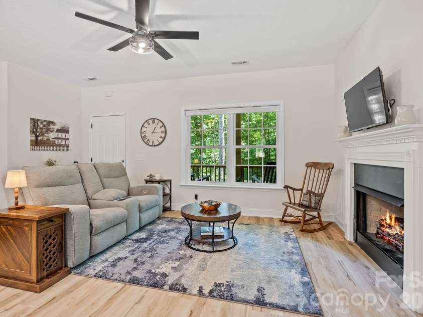 62 Robin Lane, Waynesville, NC 28786.  MLS# CAR4401765, YatesRealty ID 35775. 