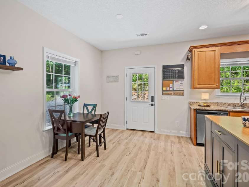 62 Robin Lane, Waynesville, NC 28786.  MLS# CAR4401765, YatesRealty ID 35775. 
