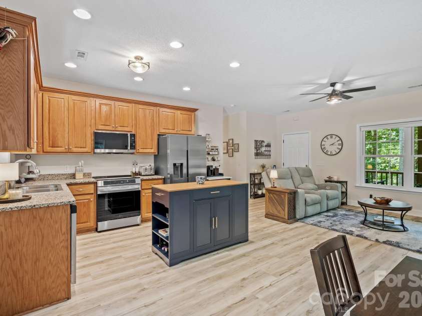 62 Robin Lane, Waynesville, NC 28786.  MLS# CAR4401765, YatesRealty ID 35775. 