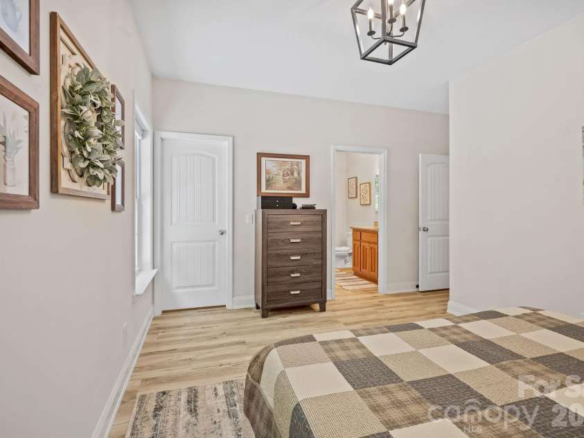 62 Robin Lane, Waynesville, NC 28786.  MLS# CAR4401765, YatesRealty ID 35775. 