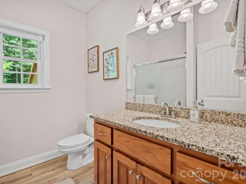 62 Robin Lane, Waynesville, NC 28786.  MLS# CAR4401765, YatesRealty ID 35775. 