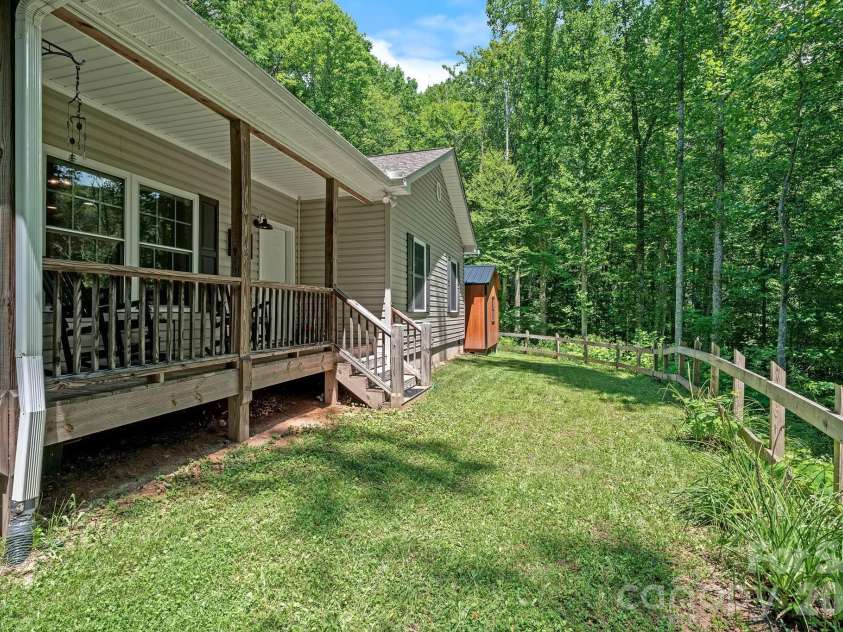 62 Robin Lane, Waynesville, NC 28786.  MLS# CAR4401765, YatesRealty ID 35775. 