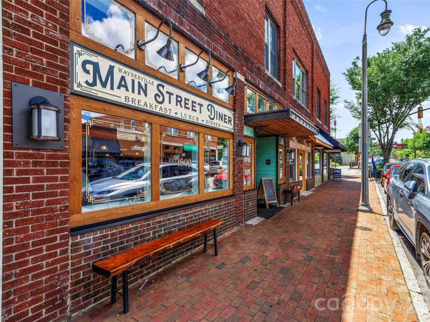 62 Robin Lane, Waynesville, NC 28786.  MLS# CAR4401765, YatesRealty ID 35775. Downtown Waynesville