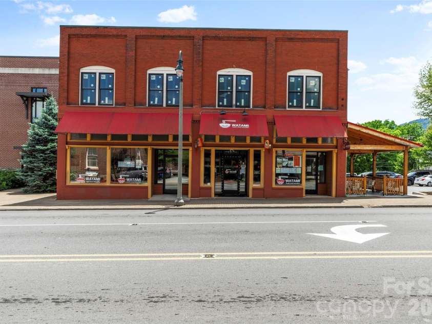 62 Robin Lane, Waynesville, NC 28786.  MLS# CAR4401765, YatesRealty ID 35775. Downtown Waynesville