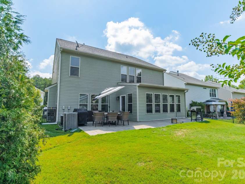 15215 Colonial Park Drive, Huntersville, NC 28078.  MLS# CAR4401989, YatesRealty ID 35776. 