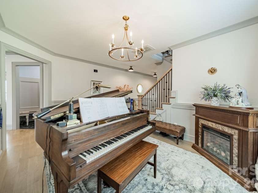 15215 Colonial Park Drive, Huntersville, NC 28078.  MLS# CAR4401989, YatesRealty ID 35776. 