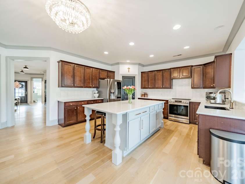 15215 Colonial Park Drive, Huntersville, NC 28078.  MLS# CAR4401989, YatesRealty ID 35776. 