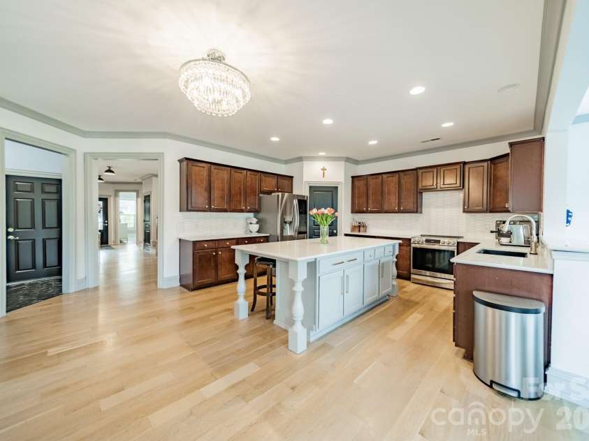 15215 Colonial Park Drive, Huntersville, NC 28078.  MLS# CAR4401989, YatesRealty ID 35776. 