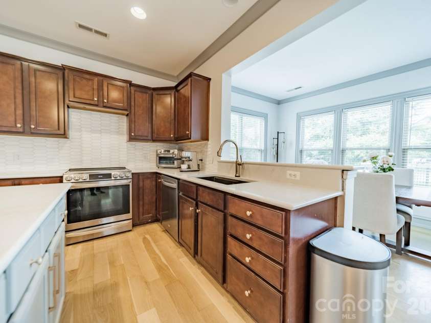 15215 Colonial Park Drive, Huntersville, NC 28078.  MLS# CAR4401989, YatesRealty ID 35776. 