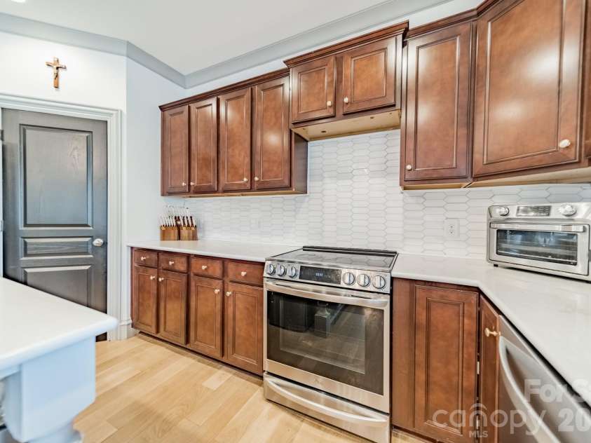 15215 Colonial Park Drive, Huntersville, NC 28078.  MLS# CAR4401989, YatesRealty ID 35776. 