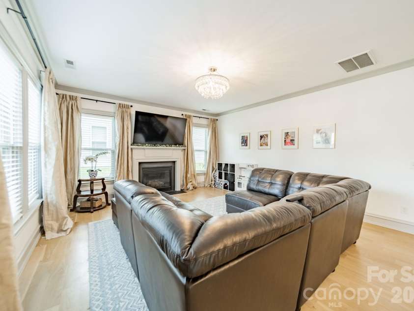 15215 Colonial Park Drive, Huntersville, NC 28078.  MLS# CAR4401989, YatesRealty ID 35776. 