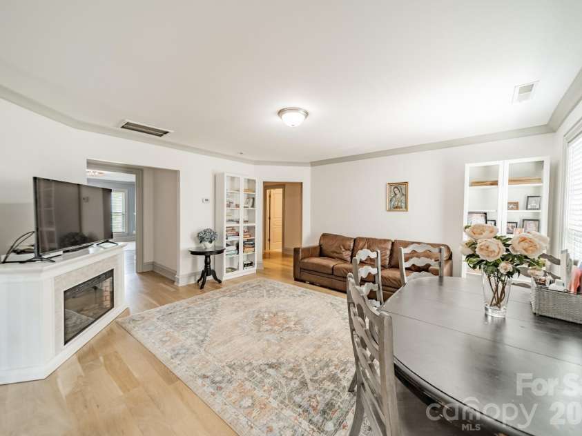 15215 Colonial Park Drive, Huntersville, NC 28078.  MLS# CAR4401989, YatesRealty ID 35776. 