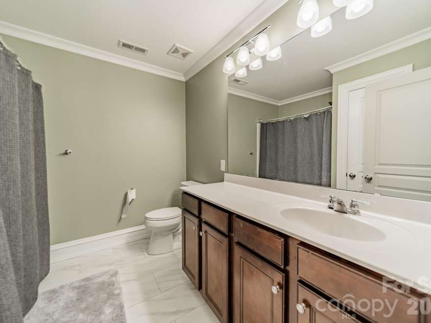 15215 Colonial Park Drive, Huntersville, NC 28078.  MLS# CAR4401989, YatesRealty ID 35776. 