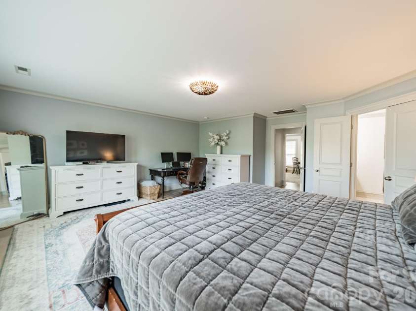 15215 Colonial Park Drive, Huntersville, NC 28078.  MLS# CAR4401989, YatesRealty ID 35776. 
