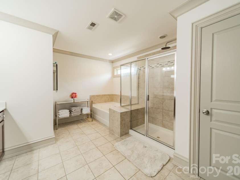 15215 Colonial Park Drive, Huntersville, NC 28078.  MLS# CAR4401989, YatesRealty ID 35776. 