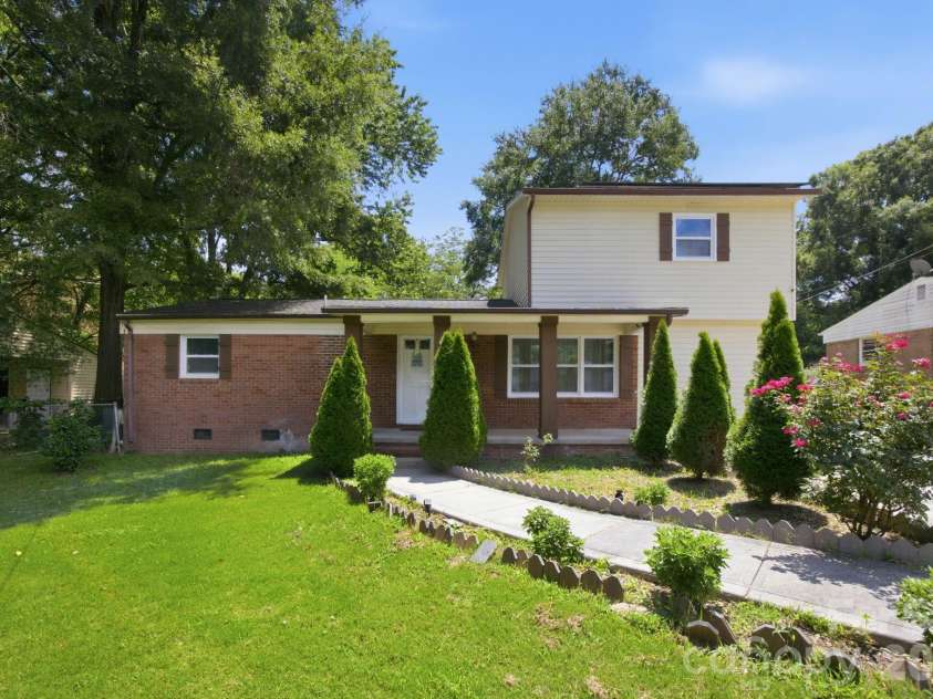 3014 Curtis Street, Gastonia, NC 28052.  MLS# CAR4401383, YatesRealty ID 35777. 