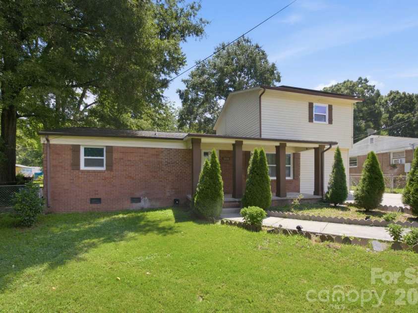 3014 Curtis Street, Gastonia, NC 28052.  MLS# CAR4401383, YatesRealty ID 35777. 