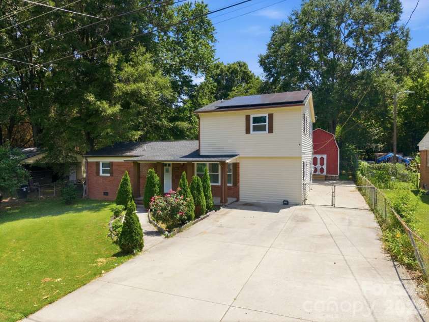 3014 Curtis Street, Gastonia, NC 28052.  MLS# CAR4401383, YatesRealty ID 35777. 