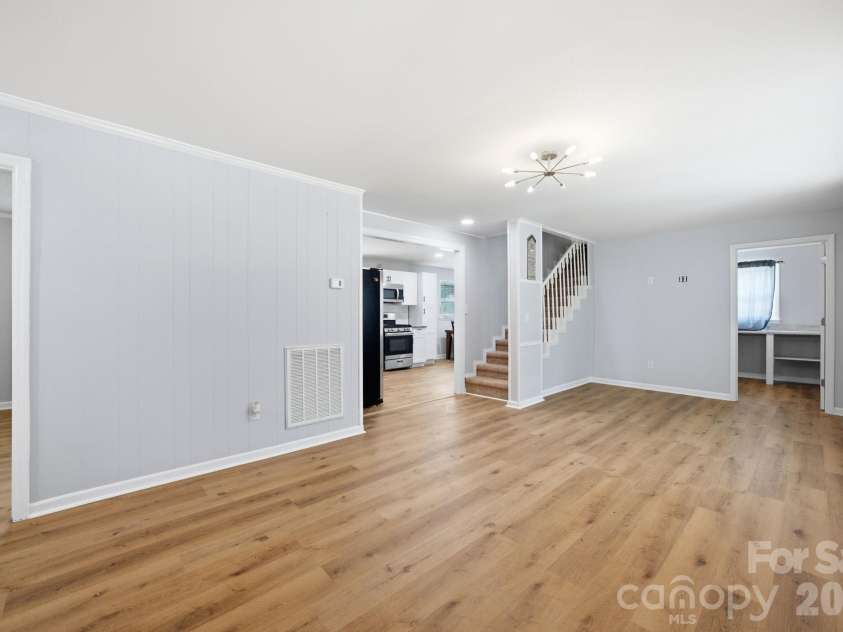 3014 Curtis Street, Gastonia, NC 28052.  MLS# CAR4401383, YatesRealty ID 35777. 