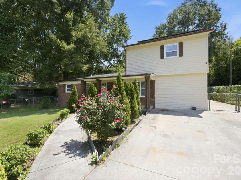 3014 Curtis Street, Gastonia, NC 28052.  MLS# CAR4401383, YatesRealty ID 35777. 