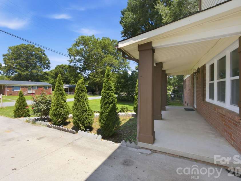 3014 Curtis Street, Gastonia, NC 28052.  MLS# CAR4401383, YatesRealty ID 35777. 