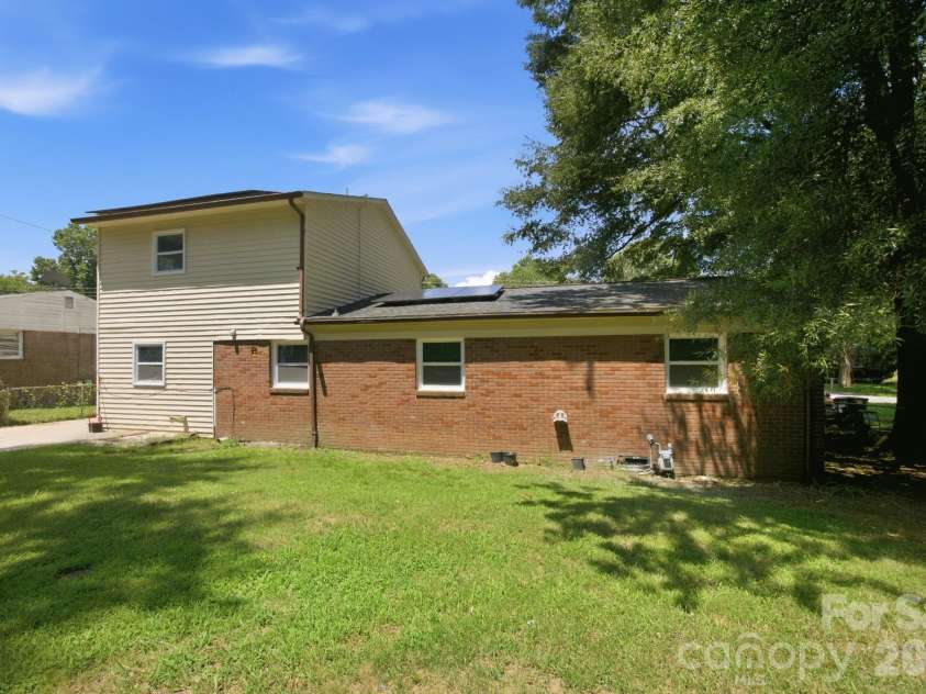 3014 Curtis Street, Gastonia, NC 28052.  MLS# CAR4401383, YatesRealty ID 35777. 