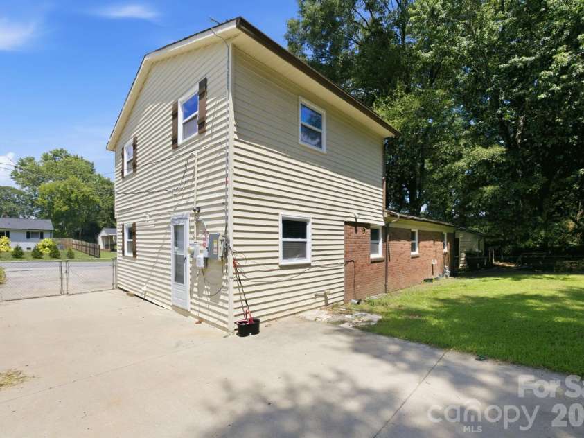 3014 Curtis Street, Gastonia, NC 28052.  MLS# CAR4401383, YatesRealty ID 35777. 