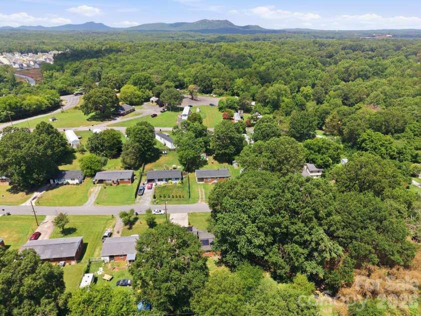 3014 Curtis Street, Gastonia, NC 28052.  MLS# CAR4401383, YatesRealty ID 35777. 